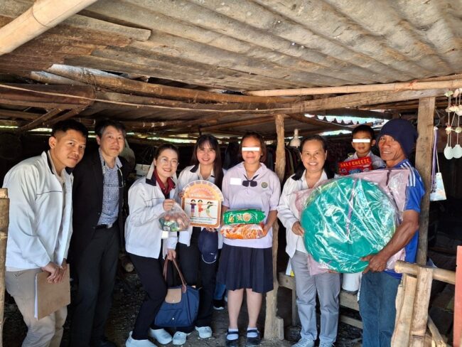 LINE_ALBUM_เยี่ยมบ้านง_241203_58